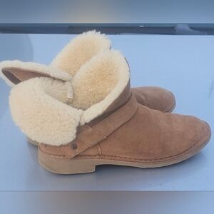 UGG Ausralia Zariyah Ankle Water R Boots Size US 7.5 Womens